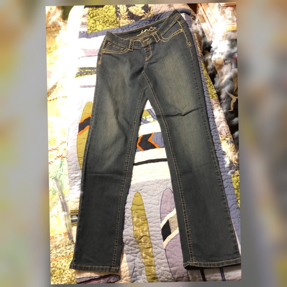 Gently used jeans - regular fit skinny legs - Picture 2 of 6